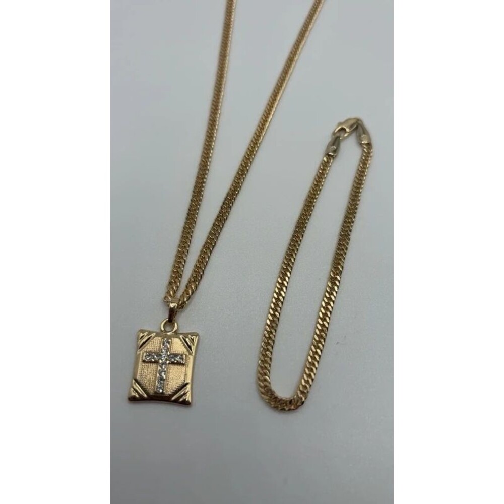 Conjunto chapado en oro